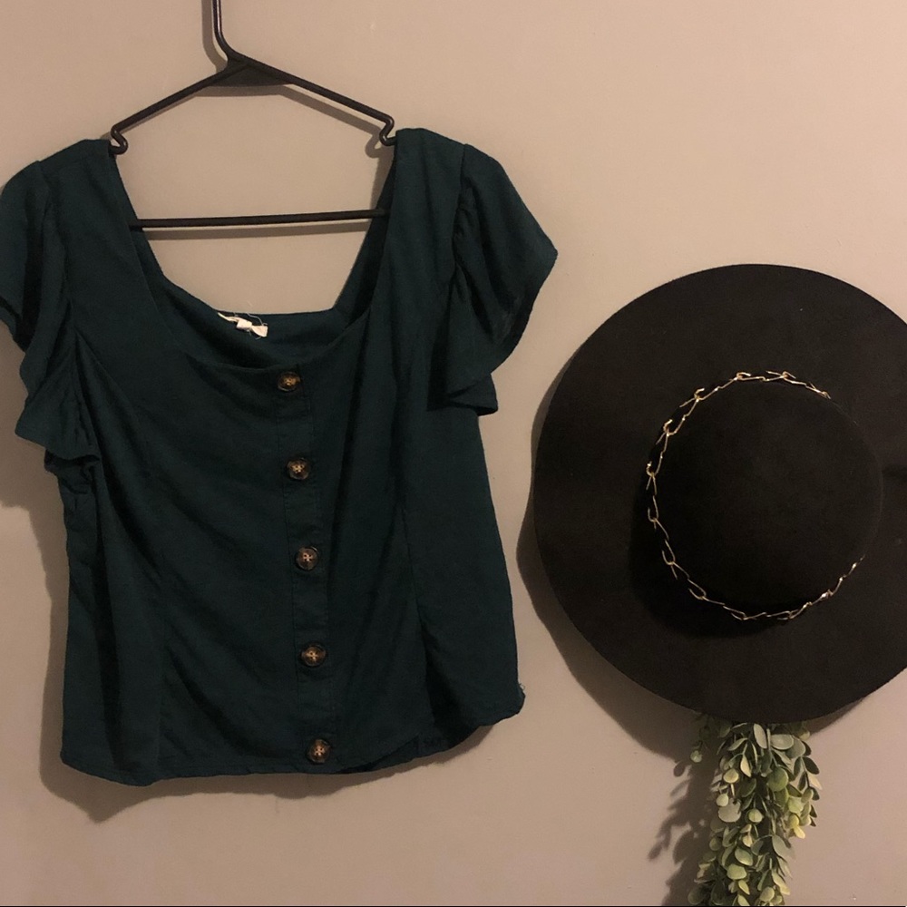 CUTE TOP NEVER WORN 3 FOR $25